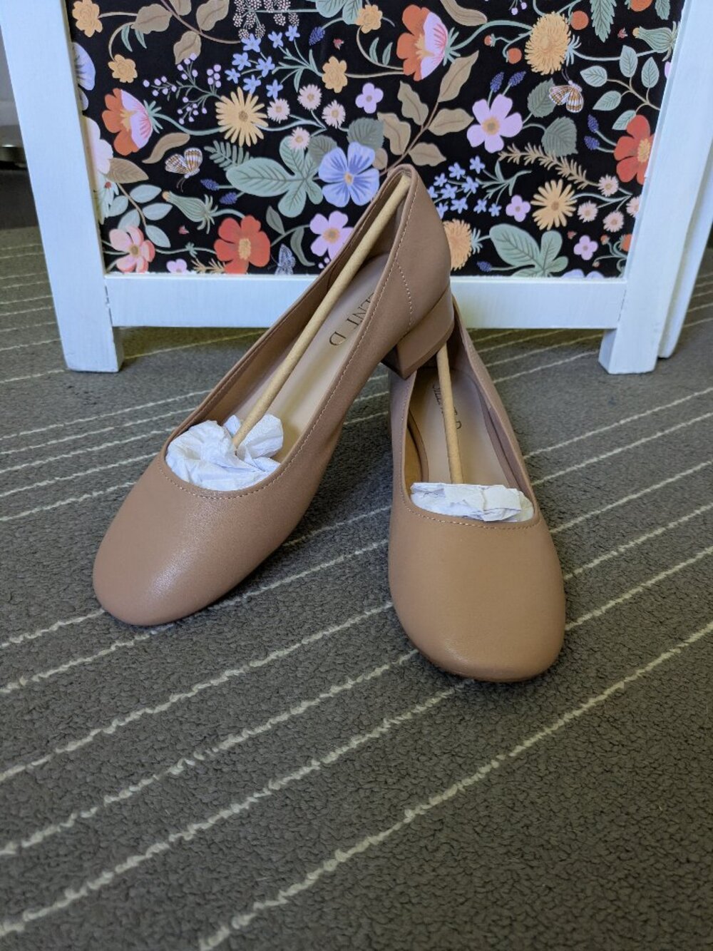 Silent D Tan Heels, Size 8.5/9, NEW IN BOX